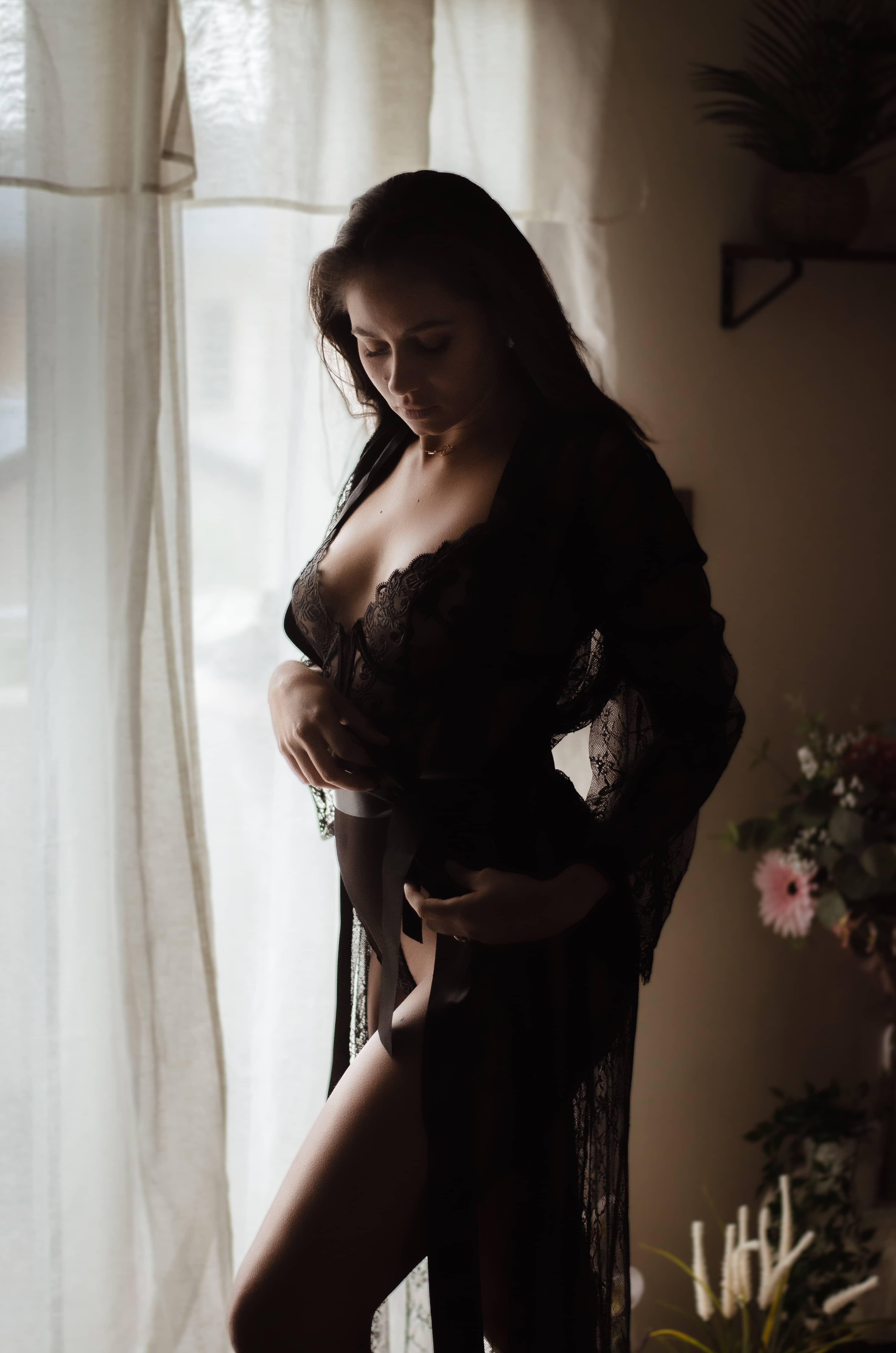 Silhouette boudoir noir studio